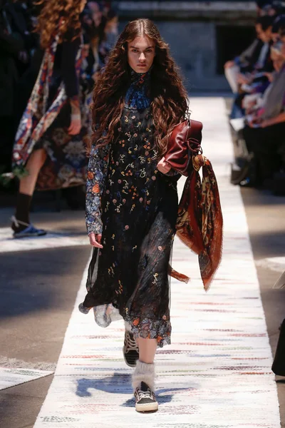 Look 24